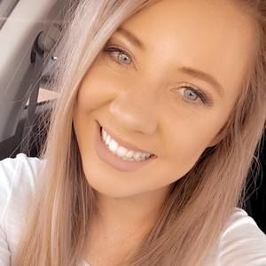 Meet your Posher, Kendra